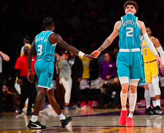  黄蜂裁掉罗齐尔引发球迷抗议  