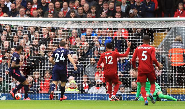  萨拉赫传射建功，利物浦逆转热刺登顶  