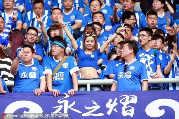  昂热主场氛围火爆，球迷助威助推球队取胜